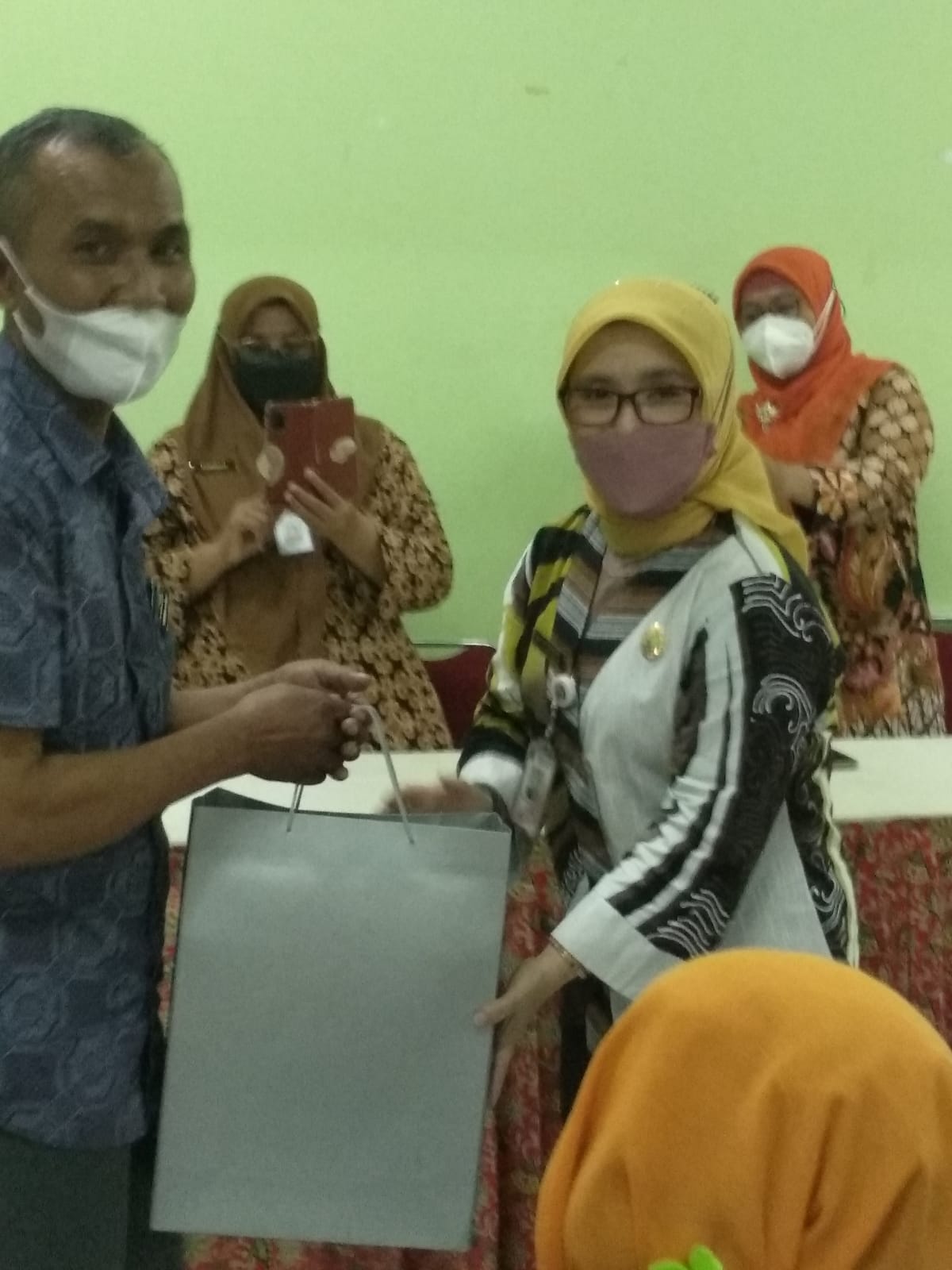 SMKN 45 Jakarta Gelar Acara Perpisahan Sederhana Atas Guru Purna Tugas