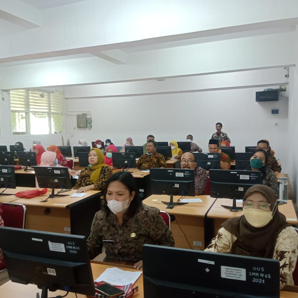Kegiatan Pengisian Survey Lingkungan oleh guru SMKN 45 Jakarta