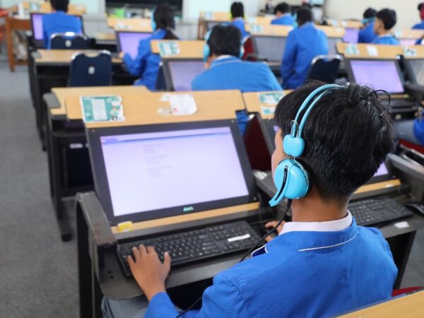 Dinas Pendidikan Gelar Tes TOEIC untuk siswa siswi kelas XII SMKN 45 Jakarta