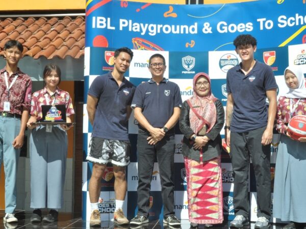 Semarak IBL Playground and Goes to School di SMK Negeri 45 Jakarta Semarak IBL Playground and Goes to School di SMK Negeri 45 Jakarta