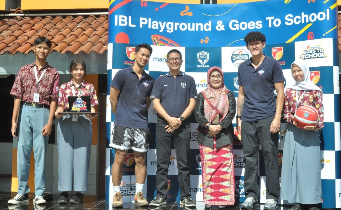 Semarak IBL Playground and Goes to School di SMK Negeri 45 Jakarta Semarak IBL Playground and Goes to School di SMK Negeri 45 Jakarta