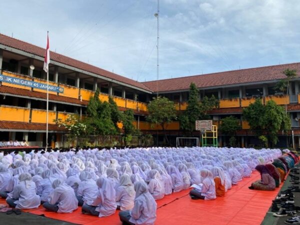 Pembiasaan Minggu Pertama: Sholawat, Yasin, dan Dzikir di SMK Negeri 45 Jakarta
