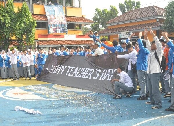 Peringatan Hari Guru 2025 di SMKN 45 Jakarta